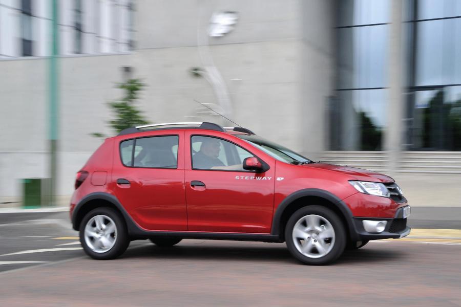  Dacia Sandero Stepway 2013 года  (UK) (фото 30 из 37)